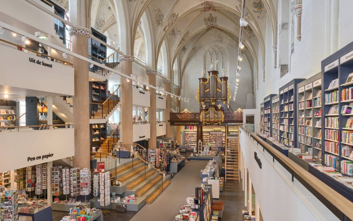 tranquilo-boekhandel-waanders-in-de-broeren-zwolle-kerk